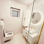 شقة Ecru *